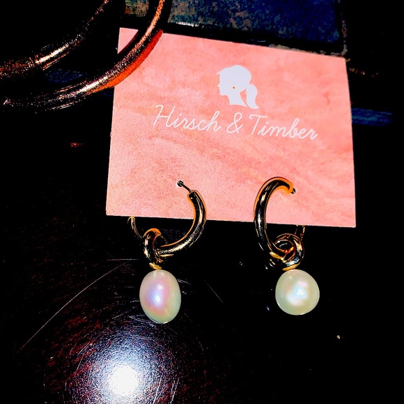 CHIC SILVERY PEARL DROP EARRINGS - Picture 5 of 5